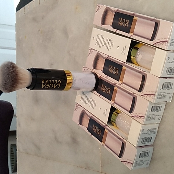 Laura Geller powder - Picture 7 of 7